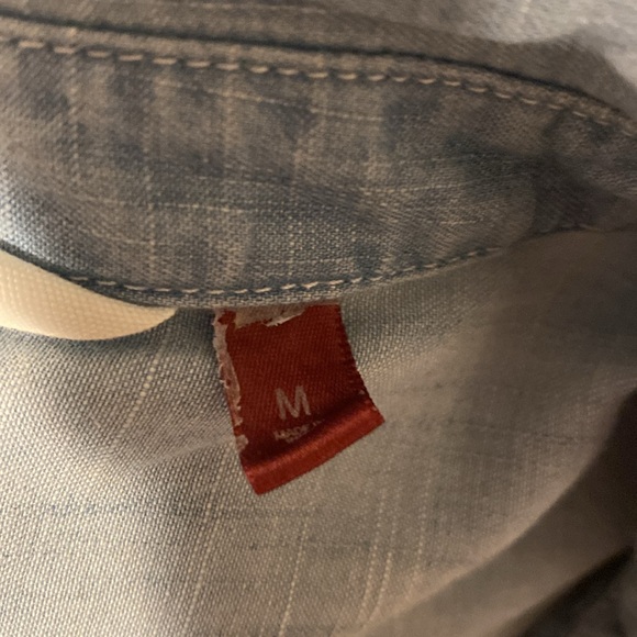 Like new women’s size medium chambray blue soft denim like top. - Picture 6 of 6